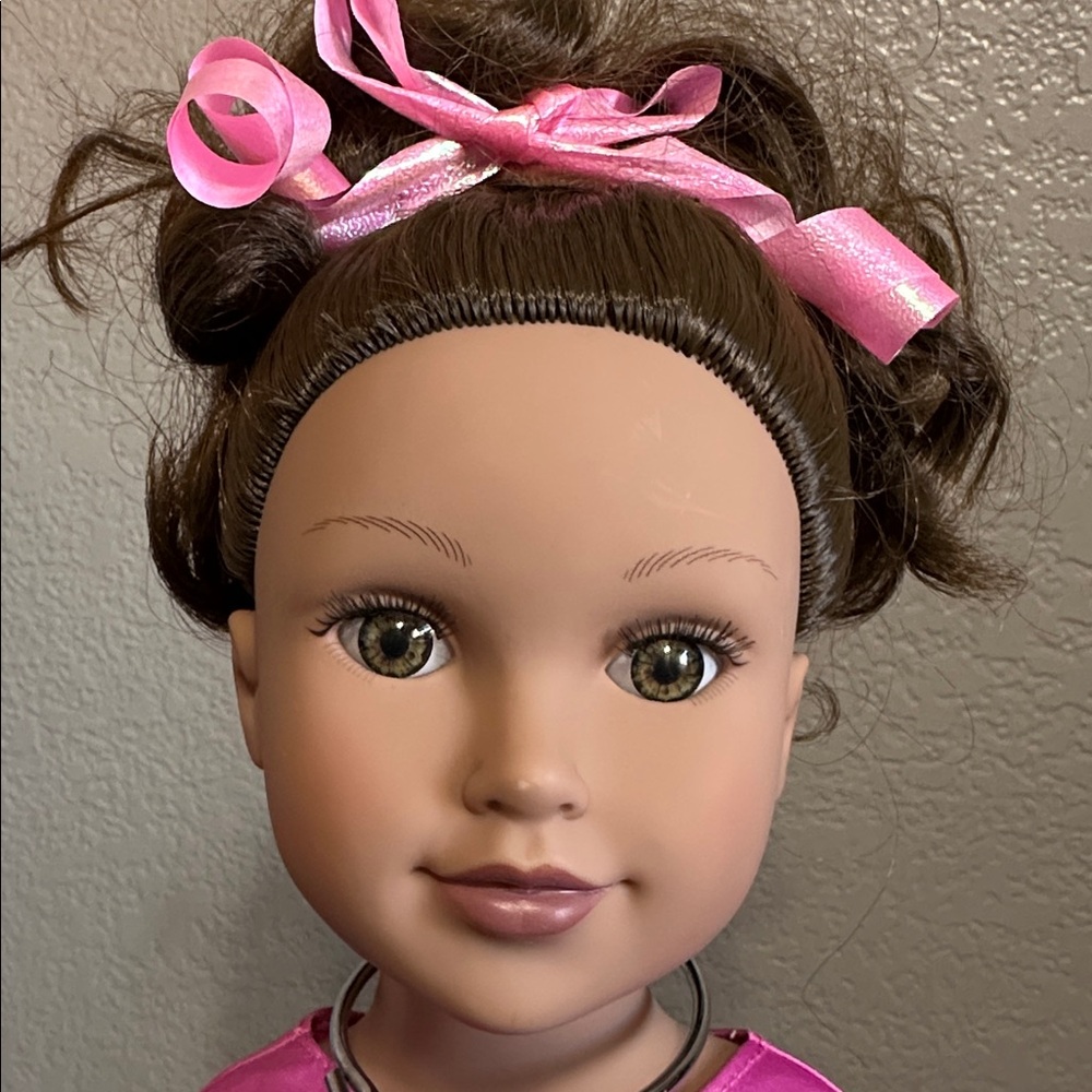 2015 Beautiful 18" Geoffrey Journey Girls Doll brunette with green eyes